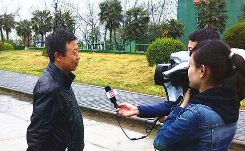 由于忙于儿童入学考试，青岛学生的美术考试很受欢迎