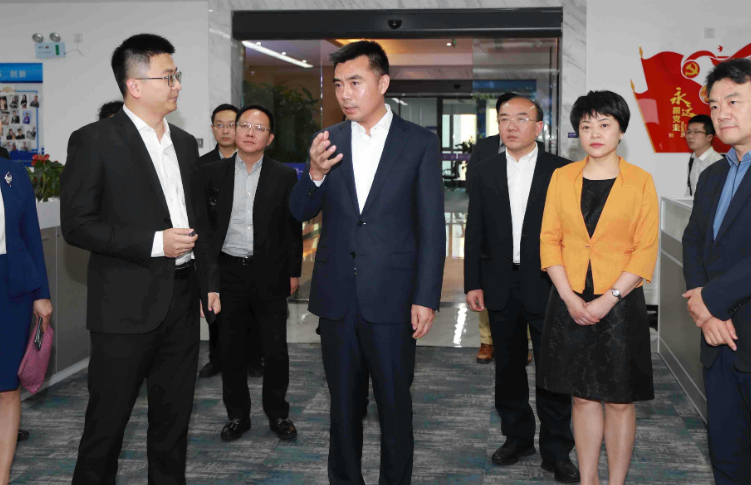 研究生入学考试是10000元，玩的概率最高。老师每年都会带保镖