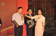 辽宁:刘芳菲与王益已谈婚论嫁 因涉案无缘春晚(图)－青岛信息网
