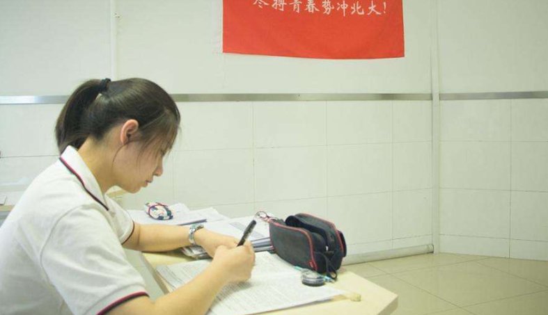 归国学生只需要重考三门课程。浙江和上海率先试点